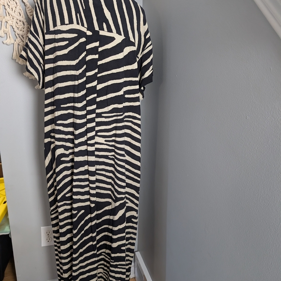 H&M Black Cream Zebra Midi Dress Button Down Kaftan Light Size 8 Vacation - Picture 7 of 12